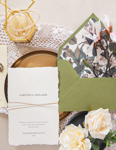 Partecipazione matrimonio con carta artigianale e cordino naturale