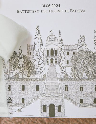 Partecipazione matrimonio romantico con illustrazioni fatte a mano