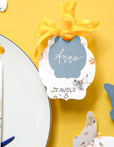 Menù matrimonio toni floreali con tasca sagomata personalizzata