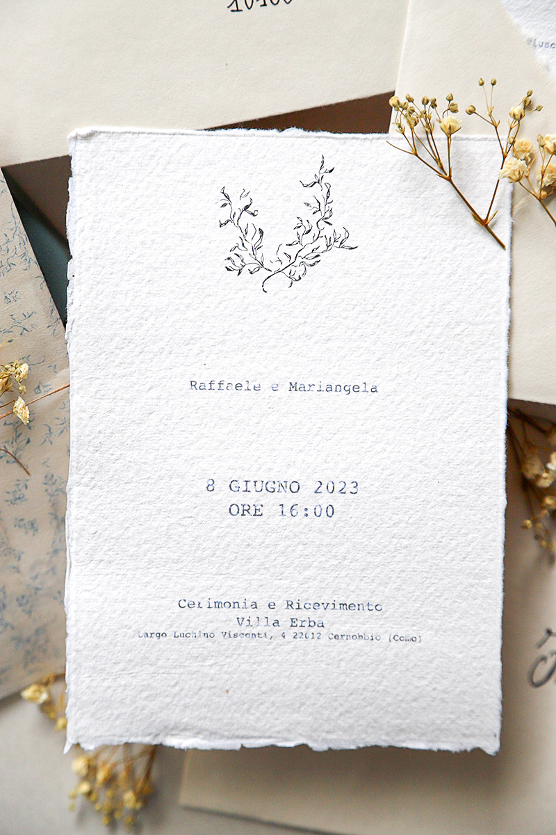 Partecipazione su carta artigianale tema scrittura a macchina