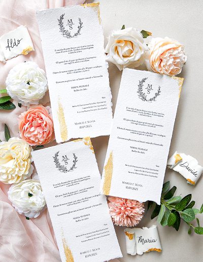 Menù in carta artigianale e segnatavolo in pasta modellata a mano