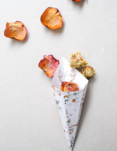 Cono riso forma diamante decorato per matrimonio