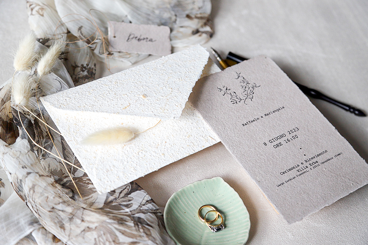 Partecipazione carta artigianale con busta in carta legno