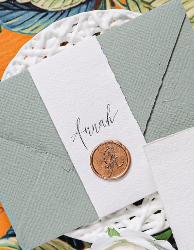 Chiusura busta con nome scritto a mano partecipazioni di matrimonio