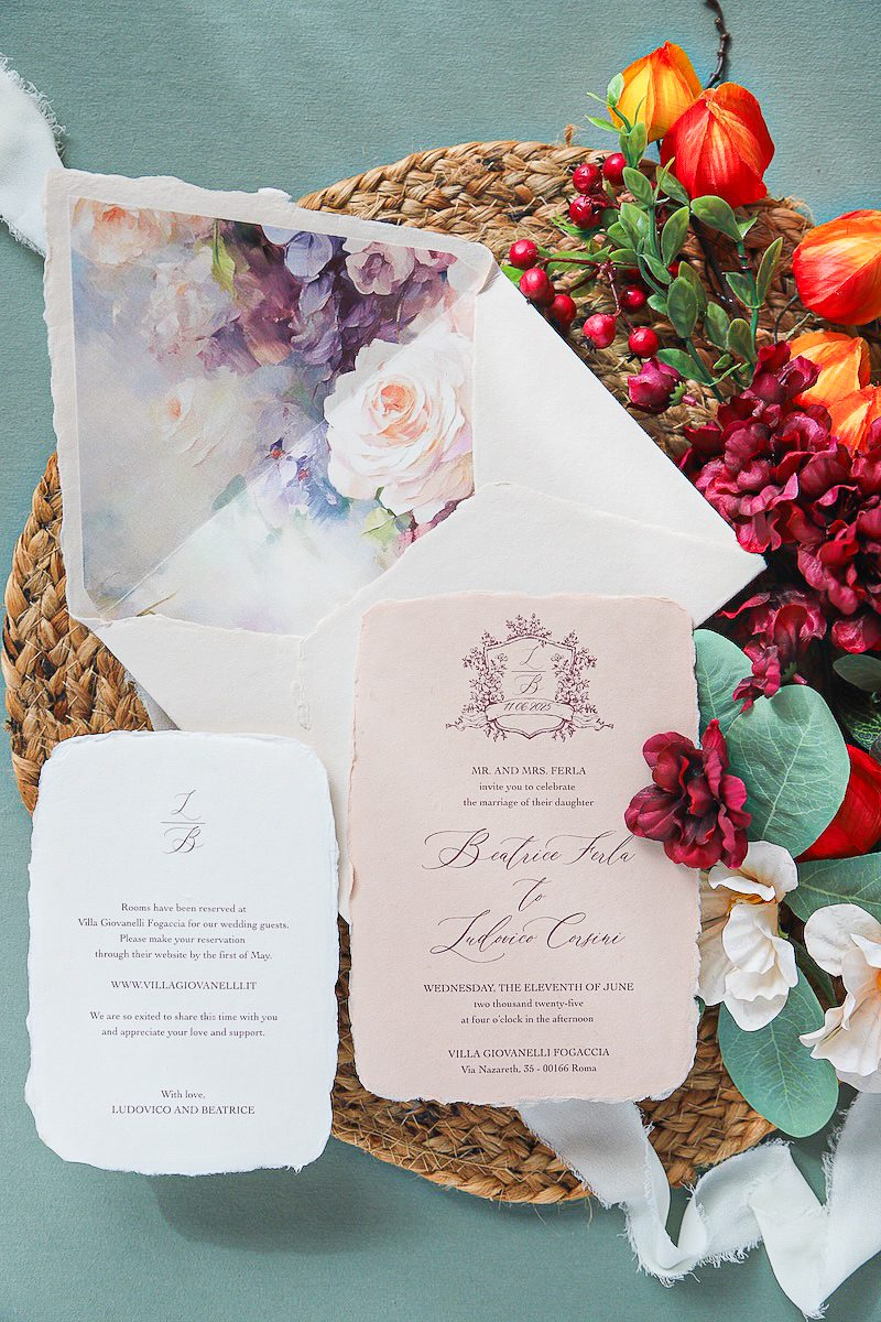 Buste partecipazione matrimonio azzurre con nastro in seta blu notte con liner busta in carta Varese